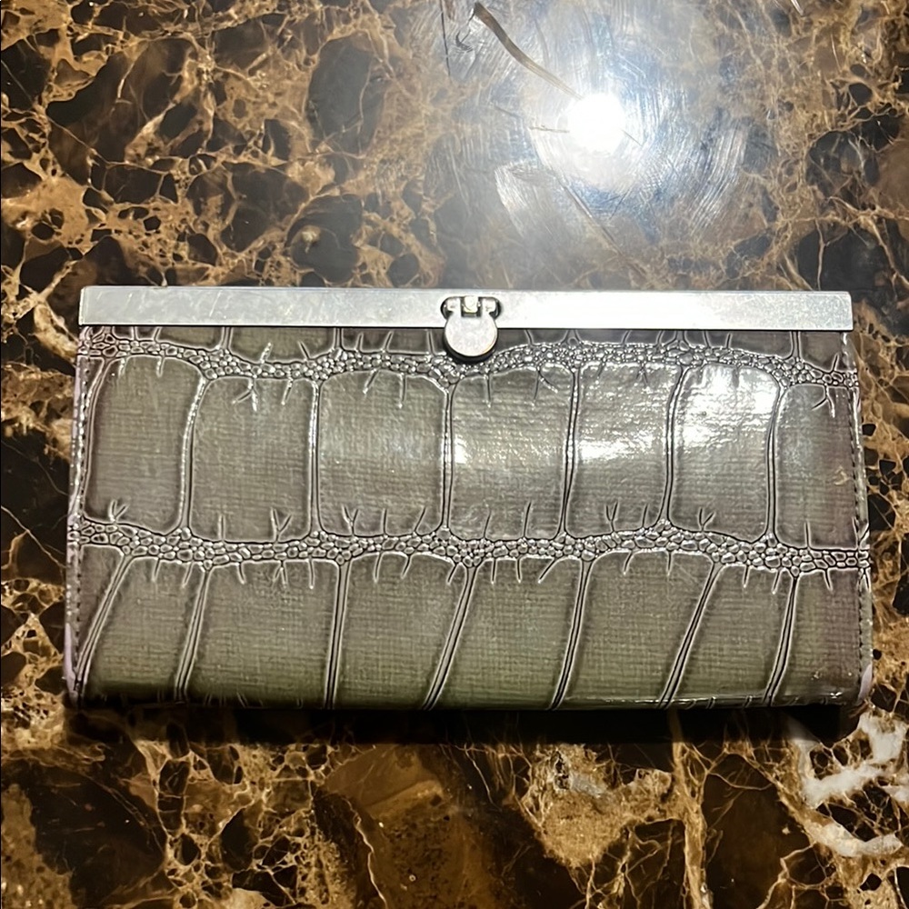 Elegant Crocodile-Embossed Clutch